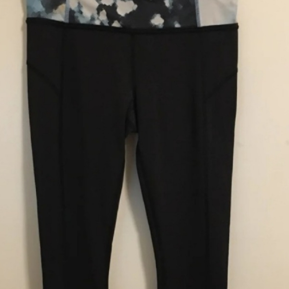 Lululemon Women's Black Capri Leggings size 6